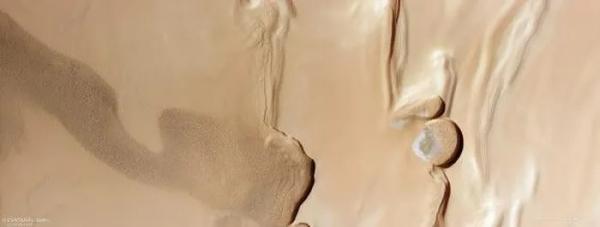 Tàu châu Âu chụp được hình ảnh “chấn động” ở Sao Hỏa