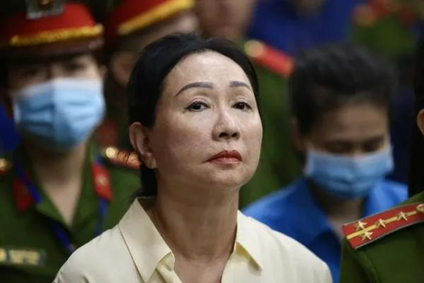 Trưởng ban kiểm soát được bà Trương Mỹ Lan cho 20 tỉ sau khi nghỉ việc