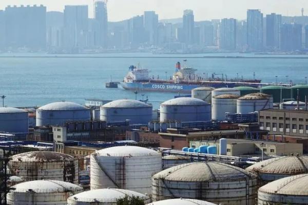 Giá dầu sụt giảm do nhu cầu của Trung Quốc đè nặng thị trường