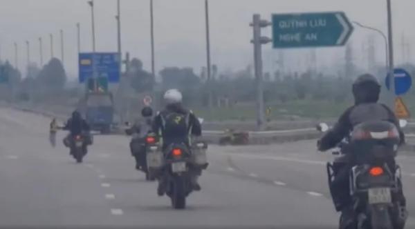 Truy tìm nhóm người đi xe mô tô phân khối lớn chạy nhầm vào cao tốc Nghi Sơn - Diễn Châu