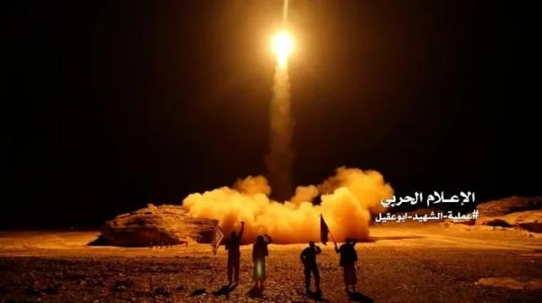 Quân đội Mỹ bắn hạ thiết bị bay không người lái của Houthi trên Biển Đỏ