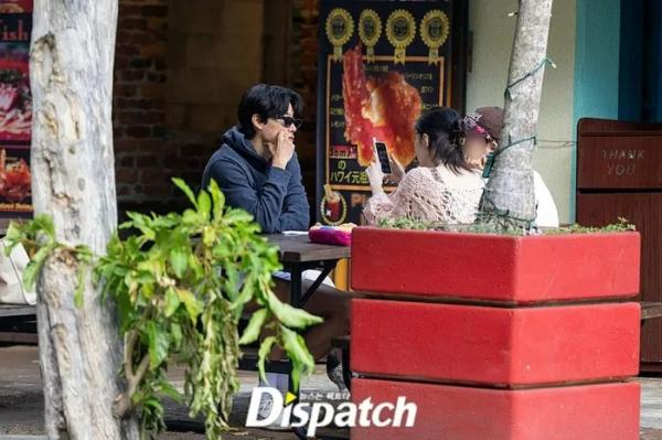 Ảnh hẹn hò của Han So Hee và Ryu Jun Yeol tại Hawaii