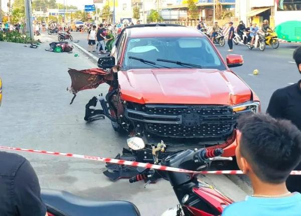 Hé lộ nguyên nhân vụ ô tô bán tải “lùa” hàng loạt xe máy khiến 5 người thương vong