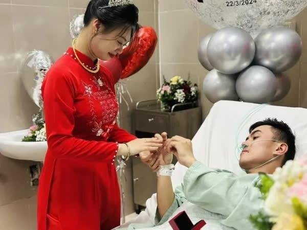 Đám cưới đặc biệt, cô dâu chú rể trao nhẫn cưới trong phòng cấp cứu ở Lạng Sơn