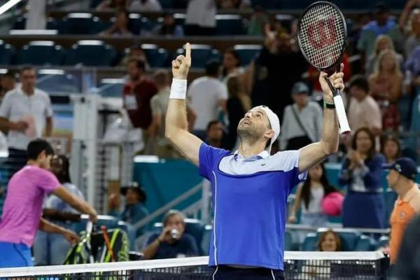 Thua tứ kết Miami Open, Alcaraz ví bản thân như đứa trẻ 13 tuổi