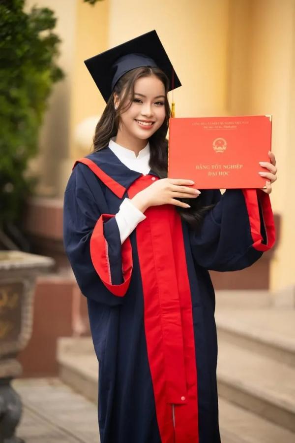Á hậu Đào Thị Hiền tốt nghiệp loại giỏi Ngành Ngôn ngữ Anh, tiết lộ học cao học