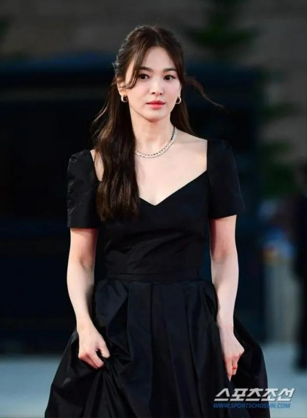 Song Hye Kyo thông báo tin vui tái hợp với người xưa sau hơn 1 năm chia tay tình trẻ