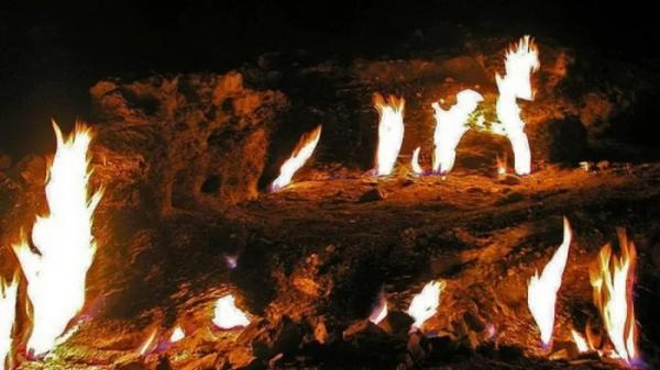 Bí ẩn “ngọn lửa ma” cháy suốt hàng chục năm bất kể mưa, nắng