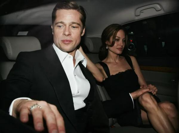 Brad Pitt đáp trả Angelina Jolie