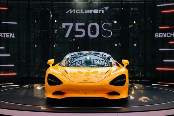 McLaren 750S giá xấp xỉ 20 tỷ đồng tại Việt Nam