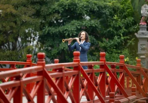 Hà Nội đẹp ngỡ ngàng trong bản nhạc “Going Home” do “Vua kèn” saxophone Kenny G thực hiện