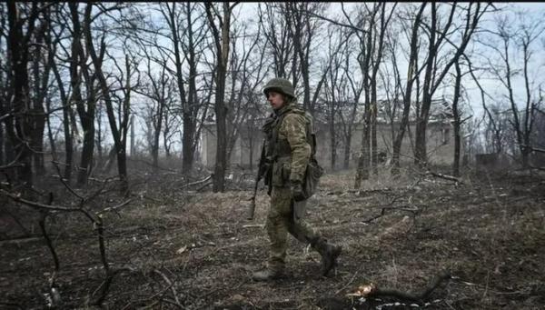 Quân Ukraine vứt bỏ công sự, rút lui ồ ạt ở phía tây Avdiivka