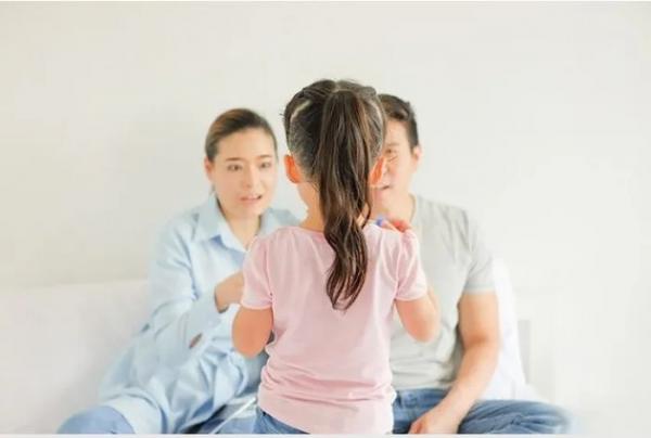 Lén xét nghiệm ADN vì con đẹp hơn bố mẹ, có kết quả chồng liền quỳ xin lỗi vợ