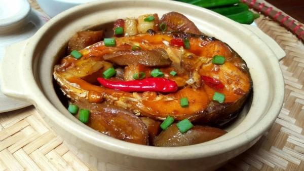 Bí kíp ‘đỉnh’ cho món cá kho thơm ngon, đậm đà: Bỏ ngay 1 nắm lá này, đảm bảo ai cũng mê