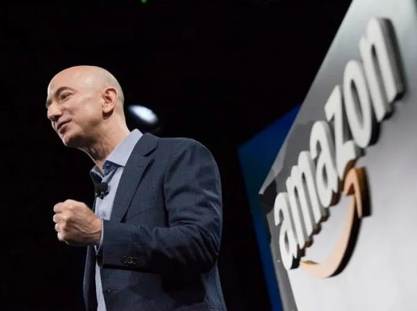 Siêu tỷ phú Jeff Bezos suýt trở thành nhân viên đánh máy fax