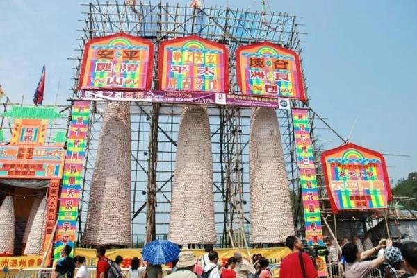 Những lễ hội độc lạ nhất thế giới diễn ra trong tháng 5