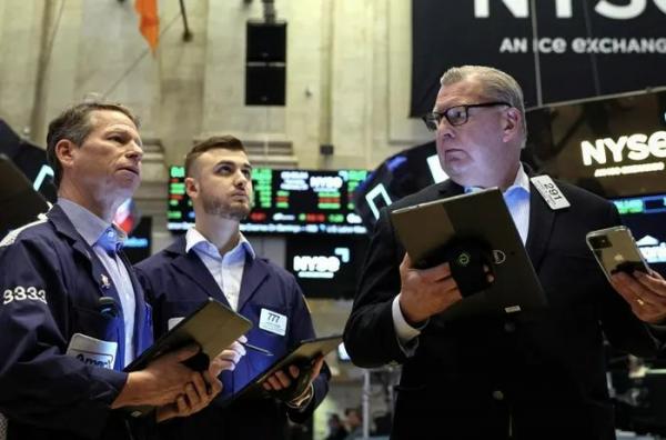 Dow Jones tăng 6 phiên liên tiếp, giá dầu hồi phục sau dữ liệu của Mỹ