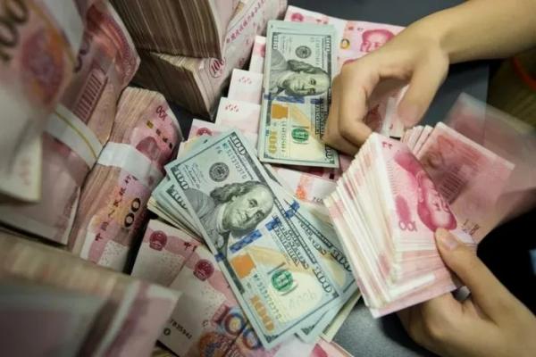Dự trữ ngoại hối của Trung Quốc sụt giảm tính đến cuối tháng Tư