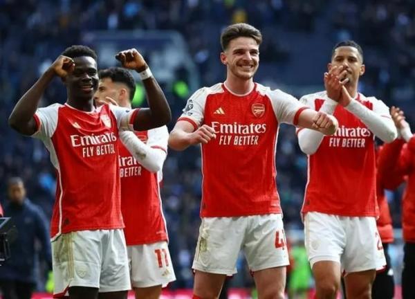 Chưa vô địch, arsenal đã lên kế hoạch rước cúp Ngoại hạng Anh
