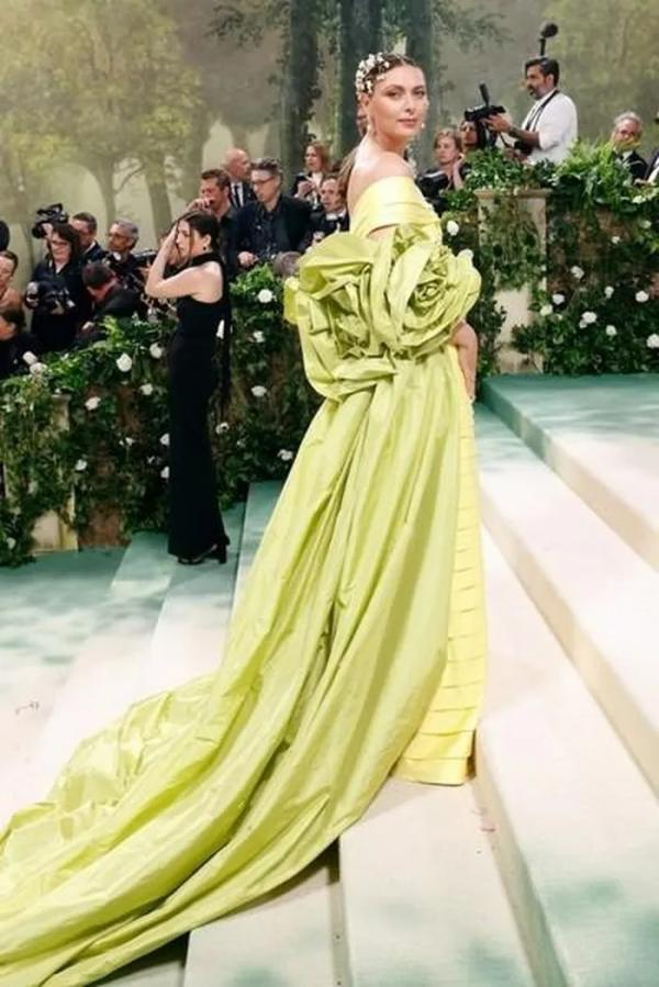 “Búp bê” Nga Sharapova quyến rũ với trang phục dạ hội