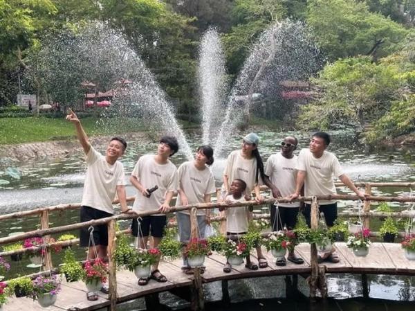 Tưởng đã ngó lơ, ai ngờ Quang Linh Vlogs vẫn quan tâm đến Thùy Tiên ấm áp thế này