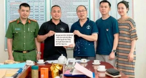 Bỗng dưng tài khoản có số tiền lớn, một thanh niên ở Thanh Hóa báo công an