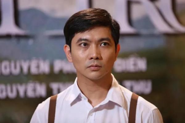 Showbiz 11/5: Tim phản hồi tin đồn “lừa tình”, BTV Hoài Anh lộ diện mạo gây chú ý