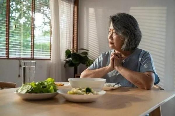 Được thừa kế toàn bộ tài sản, sau khi nghe 1 câu nói, tôi gửi mẹ vào viện dưỡng lão: Mẹ không oán trách, còn cảm ơn vợ chồng tôi