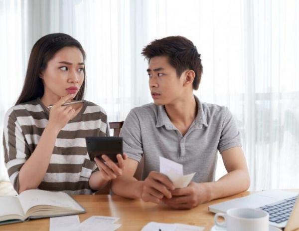 Bức xúc vì nghĩ vợ lén cho đằng ngoại tiền xây nhà, cô ấy lấy ra một thứ khiến tôi hạnh phúc