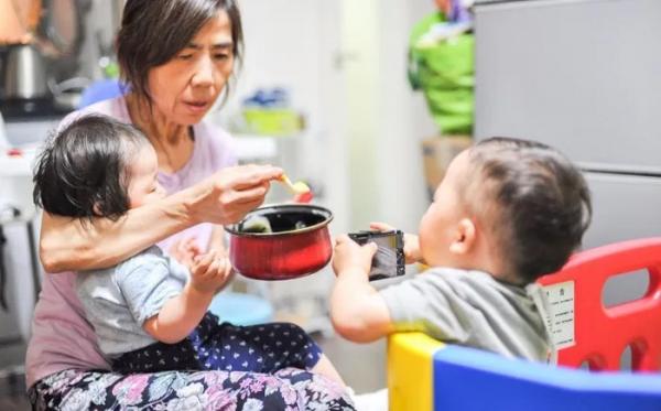 Về hưu được 3 năm, tôi nhận ra số phận con người không thể ’né khỏi 4 chuyện: Trẻ nai lưng đi kiếm tiền, già cả nghỉ hưu chưa chắc