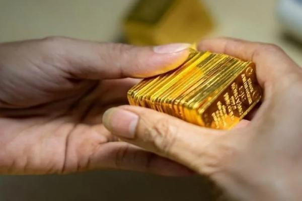 Giá vàng hôm nay (15/5): Trong nước tiếp tục giảm