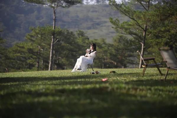 Cắm trại, săn mây tại ngọn đồi “uyên ương” Đà Lạt