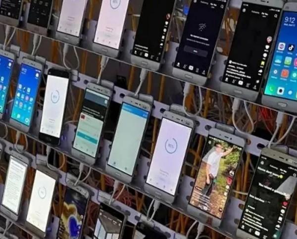 Một TikToker bị bắt vì dùng 4.600 chiếc điện thoại để tạo lượt xem livestream ảo