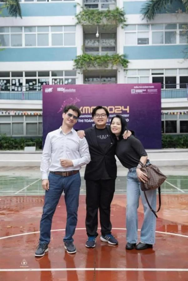 Con trai NSND Xuân Bắc thi vào lớp 10: “Con làm được nhưng còn phụ thuộc vào người chấm”