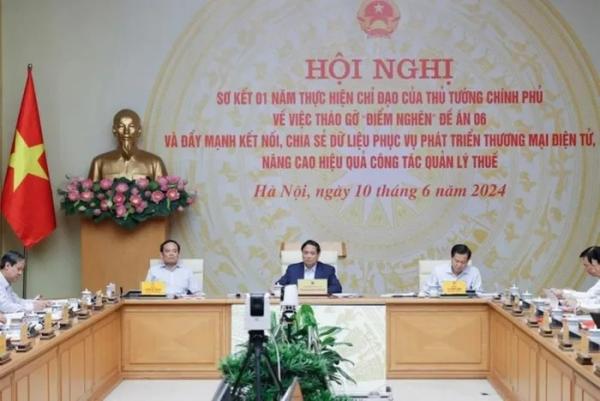 Chủ tịch TP.HCM kiến nghị bãi bỏ việc đính kèm giấy tờ chứng minh chỗ ở hợp pháp cho 2 thủ tục