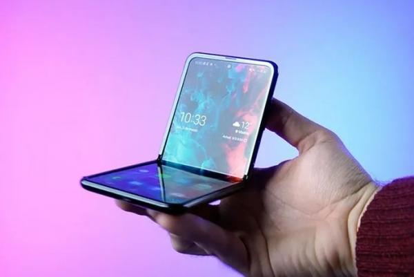 Chiếc smartphone bí ẩn mà sếp Xiaomi vừa bị phát hiện cầm trên tay