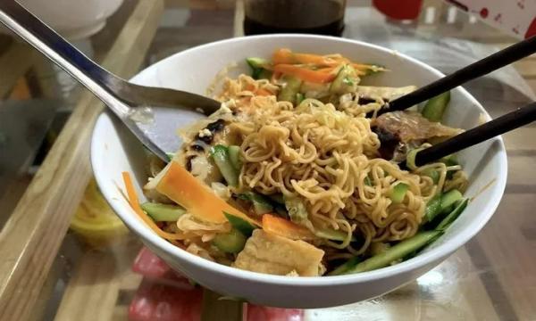 Đây là những lý do bạn nên ngừng tiêu thụ mì ăn liền hàng ngày