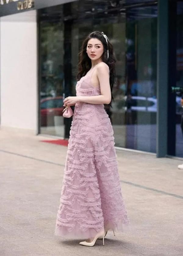 Vẻ sang chảnh, cuốn hút của bà bầu Tú Anh