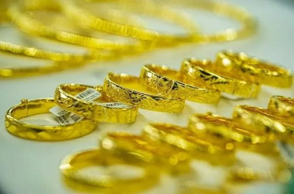 Giá vàng nhẫn tiếp tục lao dốc