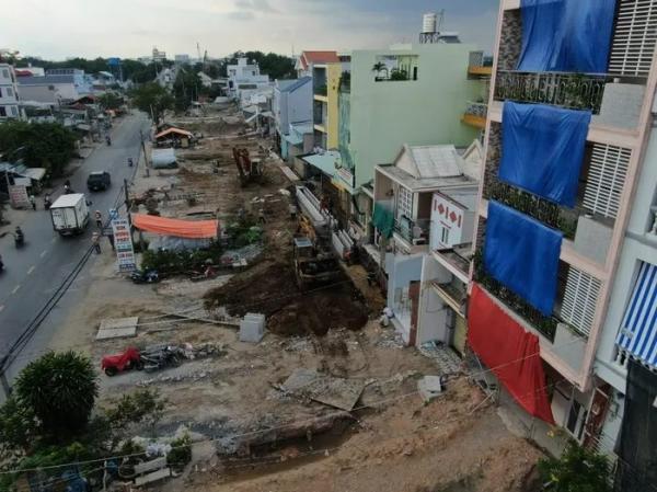 Hàng trăm hộ dân dọn mặt bằng mở rộng quốc lộ 50 lên 6 làn xe