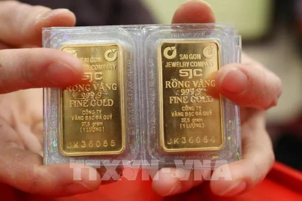 Giá vàng miếng SJC đi ngang, vàng nhẫn giảm ở chiều bán ra