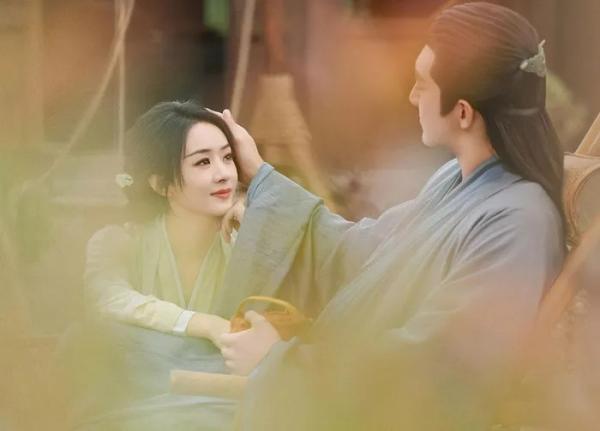 Triệu Lệ Dĩnh đang yêu bạn trai ngoài ngành giải trí?