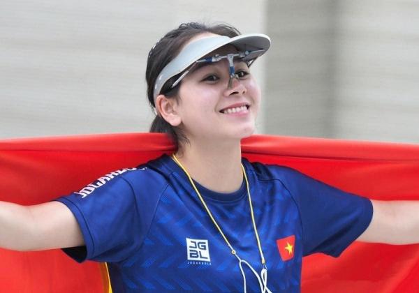 Xót xa hình ảnh xạ thủ Trịnh Thu Vinh mặt đầy vết hằn đỏ sau khi giành vé lịch sử vào chung kết Olympic Paris
