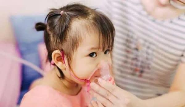 Một tháng, hơn 400 bệnh nhân ho gà nhập viện