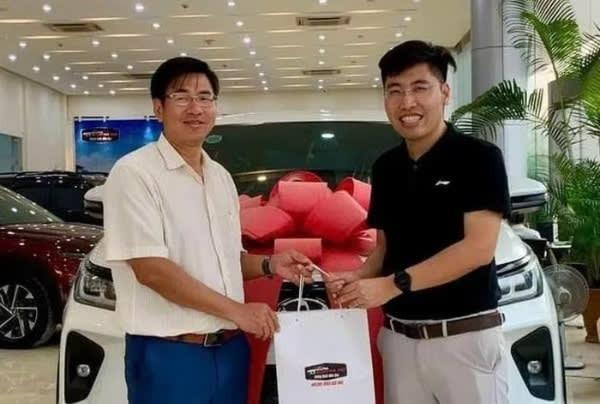 Mua liều thuốc cảm cho khách xem ô tô, đơn hàng 600 triệu lập tức được “chốt”