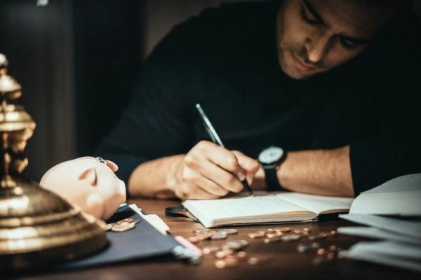Nghiên cứu mới tiết lộ lợi thế của những người thức khuya so với người dậy sớm