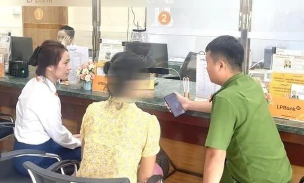 Được bạn trai quen qua mạng tặng 50.000 USD và giấy tờ nhà đất, cô gái suýt bị lừa tiền