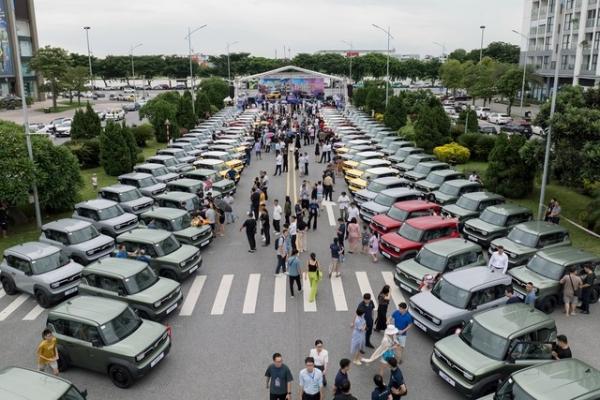 VinFast chính thức bàn giao lô xe VF 3 đầu tiên cho khách hàng