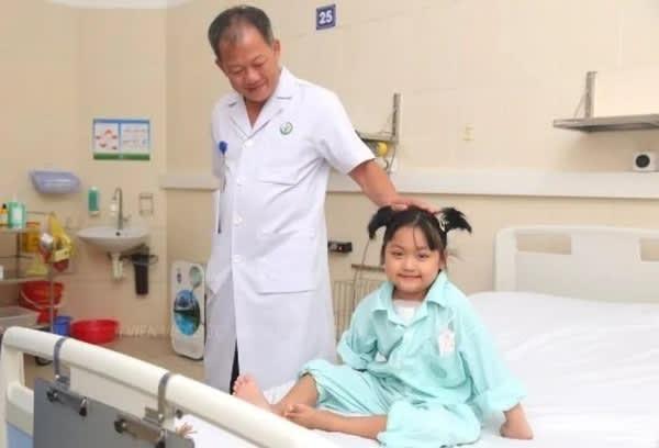 Hồi sinh sự sống diệu kỳ cho bé gái 7 tuổi bị suy tim giai đoạn cuối