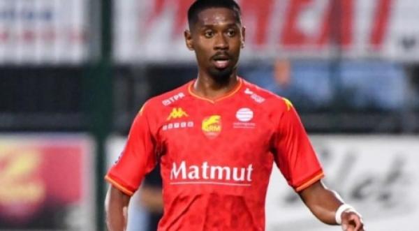 Hậu vệ Việt kiều nhận lót tay ‘khủng’ ở V-League